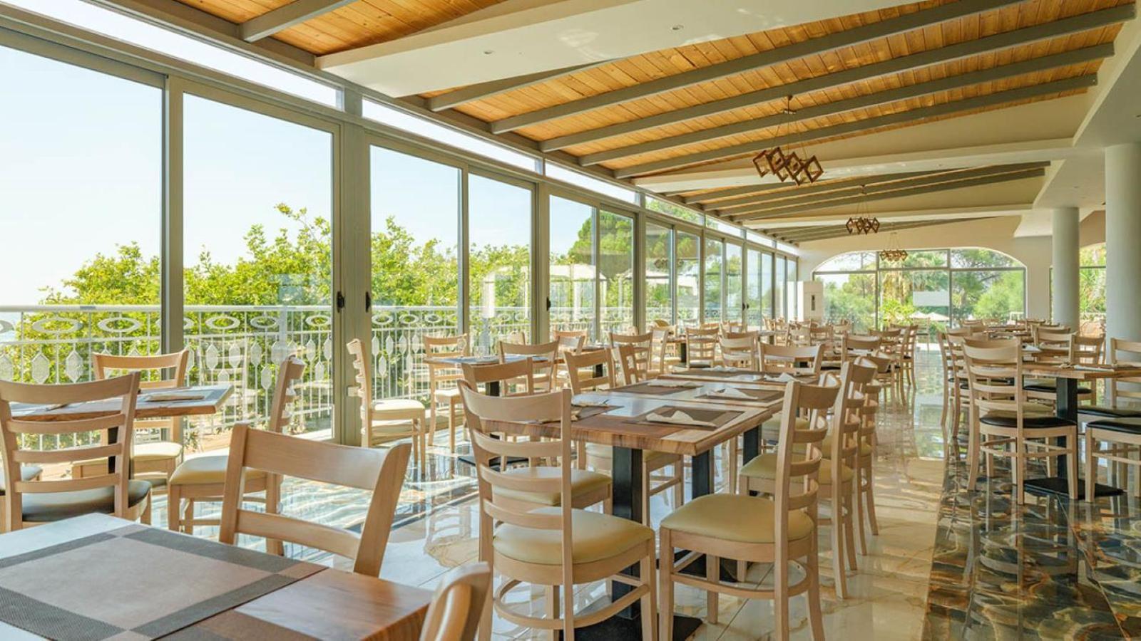 Ninos Grand Beach Resort Kastrosikia Zewnętrze zdjęcie