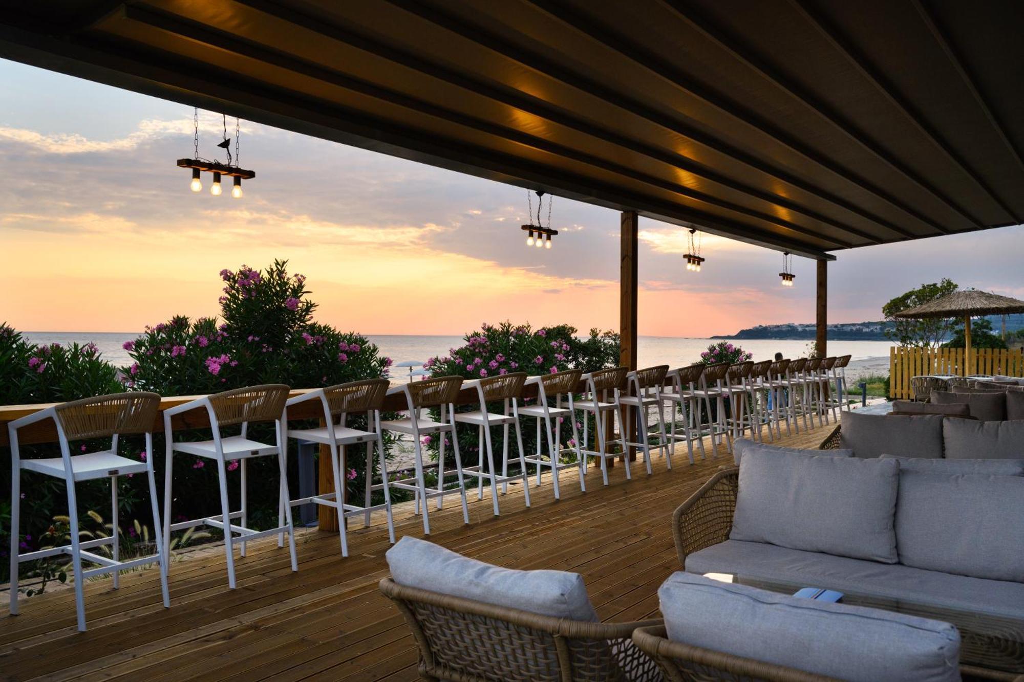 Ninos Grand Beach Resort Kastrosikia Zewnętrze zdjęcie
